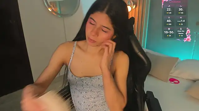 Snapshot of carlina_15 chatting on June 15, 12:29 pm carlina 15 online show from June 15, 12:29 pm