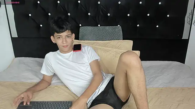 Snapshot of Sebas_cat chatting on May 9, 1:55 am Sebas cat online show from May 9, 1:55 am