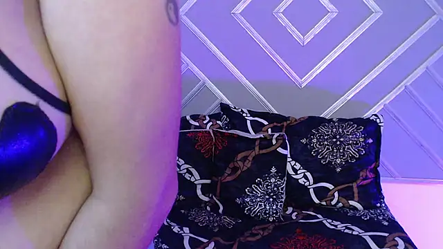 Snapshot of sashabluex chatting on October 6, 9:51 am sashabluex online show from October 6, 9:51 am