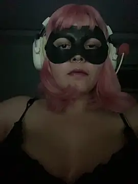 Snapshot of loveloly_ chatting on April 3, 3:59 am loveloly online show from April 3, 3:59 am