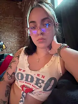 babykalirose online show from June 17, 11:38 pm