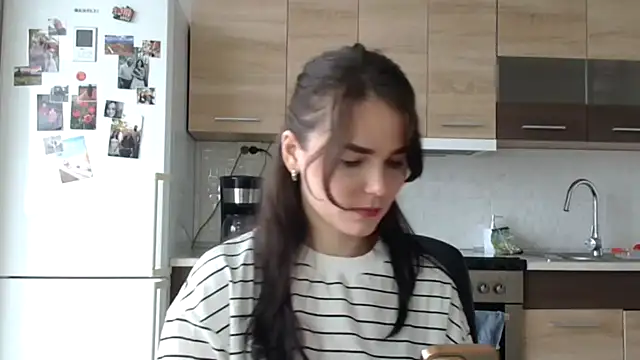 Snapshot of Silviaa_a chatting on September 30, 1:05 pm Silviaa a online show from September 30, 1:05 pm