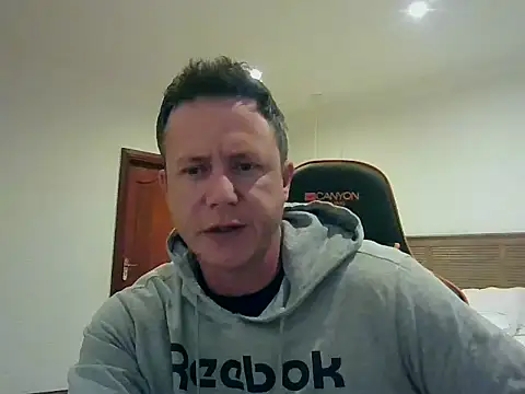 Snapshot of TroyDieselXXX chatting on July 29, 5:05 am TroyDieselXXX online show from July 29, 5:05 am