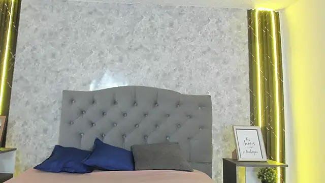 GiannaSlimJB online show from February 6, 7:06 pm