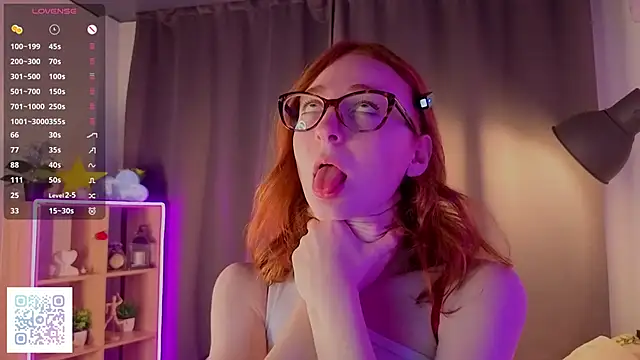 VeronaHascall online show from October 12, 4:22 am