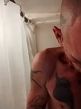 Snapshot of helldonk chatting on November 30, 1:20 am helldonk online show from November 30, 1:20 am