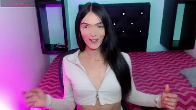 Snapshot of x_isabella_x chatting on May 17, 4:10 am x isabella x online show from May 17, 4:10 am