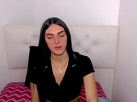 Snapshot of x_isabella_x chatting on August 4, 8:44 pm x isabella x online show from August 4, 8:44 pm