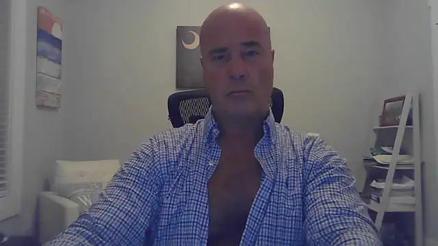 Snapshot of cyclone1212 chatting on May 2, 9:14 am cyclone1212 online show from May 2, 9:14 am