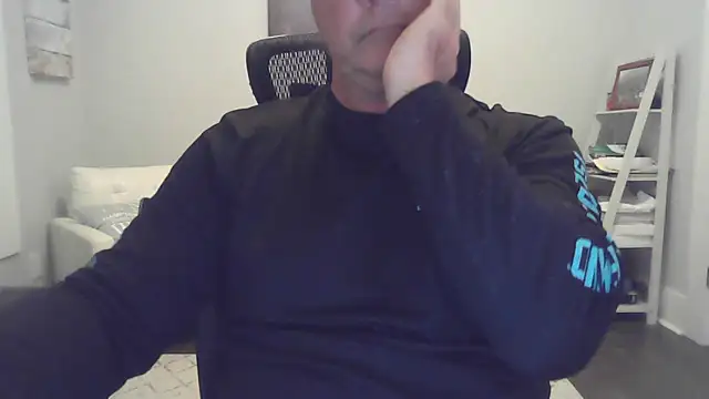 Snapshot of cyclone1212 chatting on May 4, 9:16 am cyclone1212 online show from May 4, 9:16 am