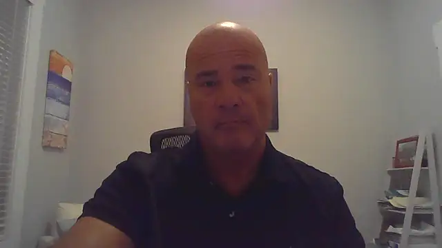 Snapshot of cyclone1212 chatting on May 11, 9:26 am cyclone1212 online show from May 11, 9:26 am