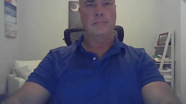 Snapshot of cyclone1212 chatting on May 29, 9:29 am cyclone1212 online show from May 29, 9:29 am