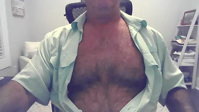 Snapshot of cyclone1212 chatting on June 15, 9:33 am cyclone1212 online show from June 15, 9:33 am