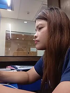 Snapshot of Sweetheart_Claire chatting on June 18, 6:13 am Sweetheart Claire online show from June 18, 6:13 am