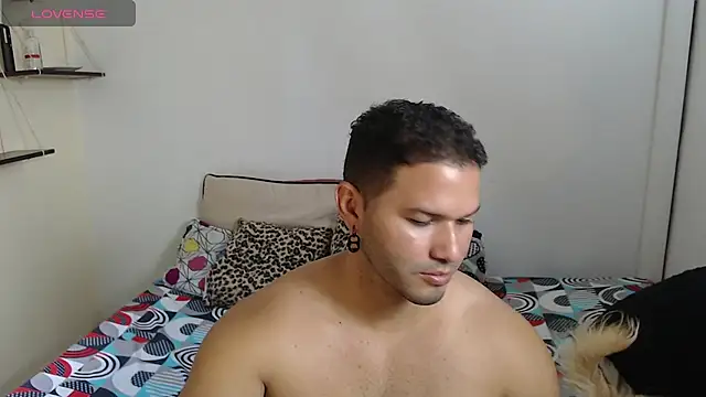 Snapshot of Tim_mz01 chatting on May 22, 4:45 pm Tim mz01 online show from May 22, 4:45 pm