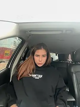 AllieYourGirl online show from October 25, 5:30 pm