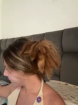 Snapshot of AllieYourGirl chatting on July 18, 9:29 pm AllieYourGirl online show from July 18, 9:29 pm