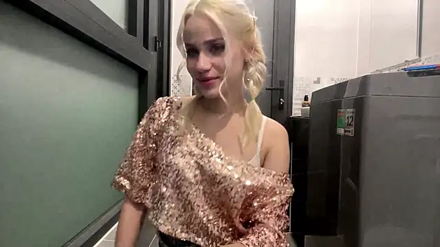 Snapshot of fancy_angel chatting on December 16, 1:27 pm fancy angel online show from December 16, 1:27 pm