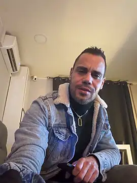 Snapshot of futy-doll chatting on March 1, 1:18 am futy-doll online show from March 1, 1:18 am