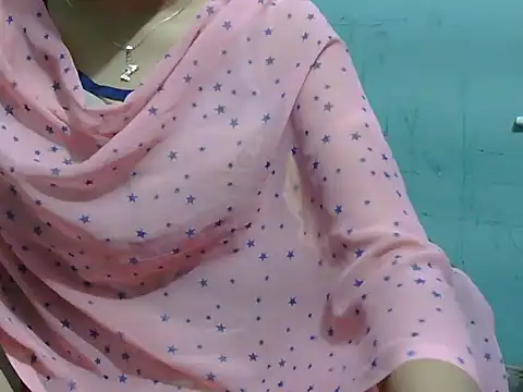 Snapshot of lovely_soniya chatting on September 23, 4:48 am lovely soniya online show from September 23, 4:48 am