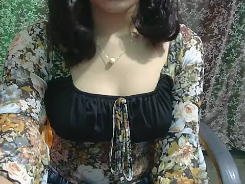 Snapshot of lovely_soniya chatting on May 9, 4:17 am lovely soniya online show from May 9, 4:17 am