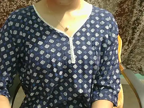 Snapshot of lovely_soniya chatting on May 12, 5:48 am lovely soniya online show from May 12, 5:48 am