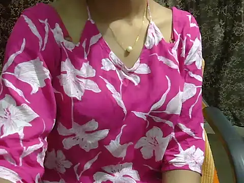 Snapshot of lovely_soniya chatting on June 6, 6:18 am lovely soniya online show from June 6, 6:18 am