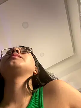 Snapshot of Michelle_Zoe chatting on November 12, 5:52 am Michelle Zoe online show from November 12, 5:52 am