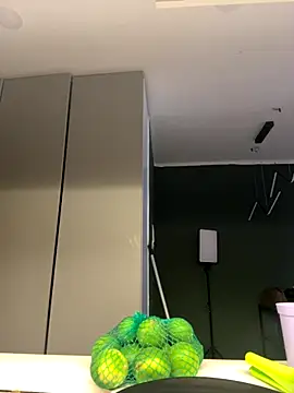 Snapshot of Michelle_Zoe chatting on November 14, 5:06 am Michelle Zoe online show from November 14, 5:06 am