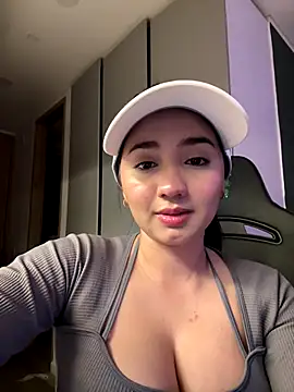 Snapshot of Michelle_Zoe chatting on December 19, 10:39 pm Michelle Zoe online show from December 19, 10:39 pm