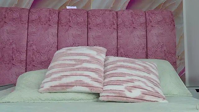 emmacurvy online show from February 20, 3:03 am