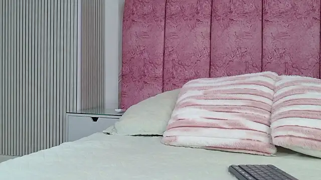 emmacurvy online show from February 25, 3:05 am