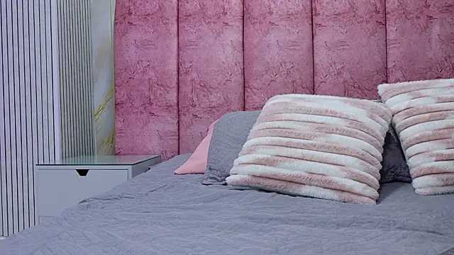 emmacurvy online show from March 11, 3:01 am