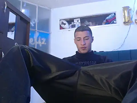 Snapshot of man_porn13 chatting on October 28, 4:38 am man porn13 online show from October 28, 4:38 am