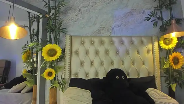 Snapshot of LittleeJaz chatting on November 8, 2:34 am LittleeJaz online show from November 8, 2:34 am