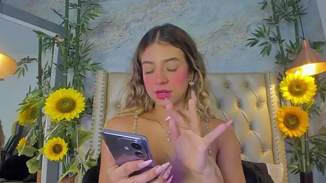 Snapshot of LittleeJaz chatting on November 14, 11:31 am LittleeJaz online show from November 14, 11:31 am