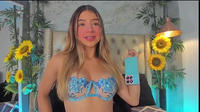 Snapshot of LittleeJaz chatting on November 22, 3:38 am LittleeJaz online show from November 22, 3:38 am