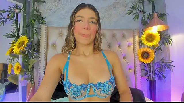 Snapshot of LittleeJaz chatting on December 13, 9:53 pm LittleeJaz online show from December 13, 9:53 pm