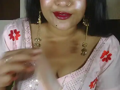 Snapshot of hotee_bhabi chatting on August 3, 4:00 am hotee bhabi online show from August 3, 4:00 am