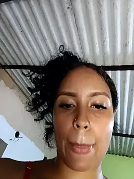 Snapshot of Fernanda30 chatting on May 16, 1:02 am Fernanda30 online show from May 16, 1:02 am