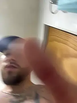 Ades Lowe online show from October 26, 1:22 am