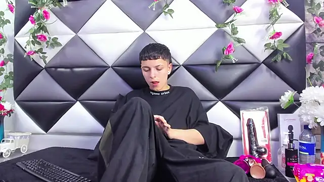 Snapshot of Megan_Thompson_ chatting on September 28, 2:06 am Megan Thompson  online show from September 28, 2:06 am