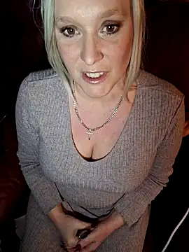 Bouncy-Bella28X online show from February 3, 10:48 pm