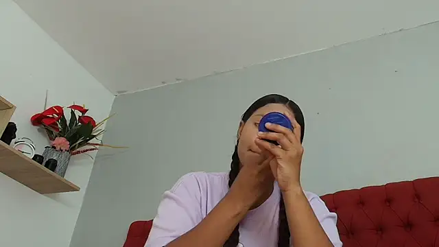 Snapshot of keyla_mejia chatting on May 4, 12:01 pm keyla mejia online show from May 4, 12:01 pm