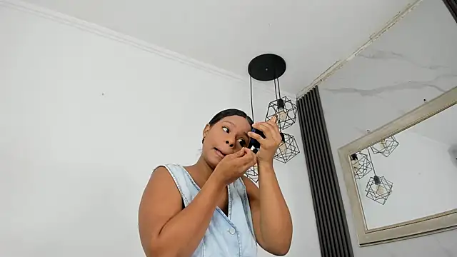 Snapshot of keyla_mejia chatting on May 6, 11:59 am keyla mejia online show from May 6, 11:59 am
