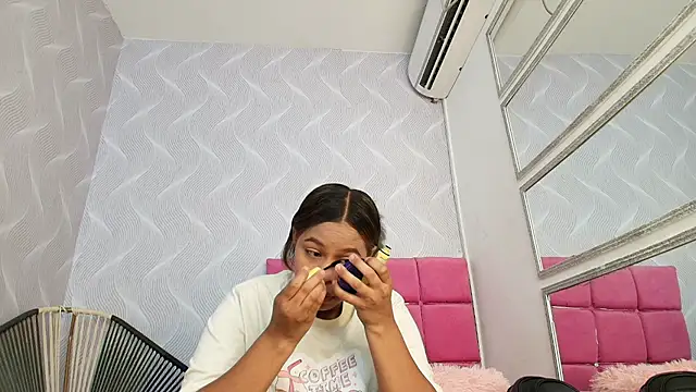 Snapshot of keyla_mejia chatting on June 3, 12:08 pm keyla mejia online show from June 3, 12:08 pm