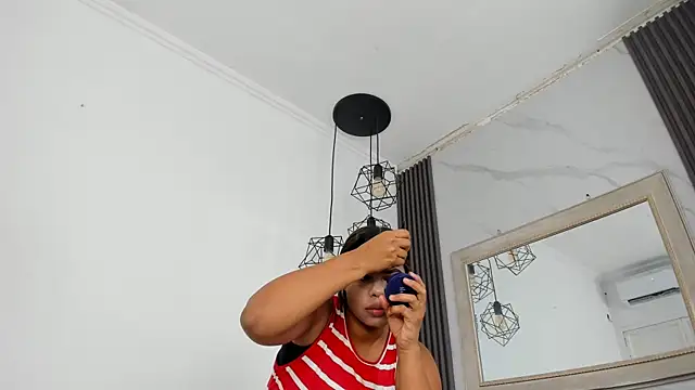 Snapshot of keyla_mejia chatting on June 5, 12:11 pm keyla mejia online show from June 5, 12:11 pm