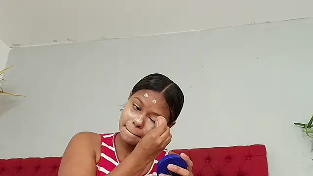Snapshot of keyla_mejia chatting on June 17, 12:07 pm keyla mejia online show from June 17, 12:07 pm