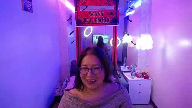 Snapshot of scarlett_widow_ chatting on October 20, 2:45 am scarlett widow  online show from October 20, 2:45 am
