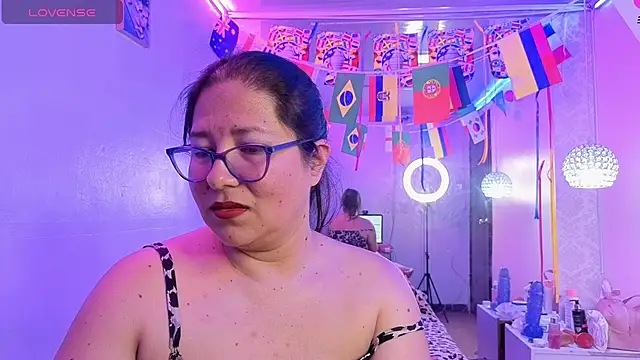 Snapshot of scarlett_widow_ chatting on June 29, 12:06 am scarlett widow online show from June 29, 12:06 am